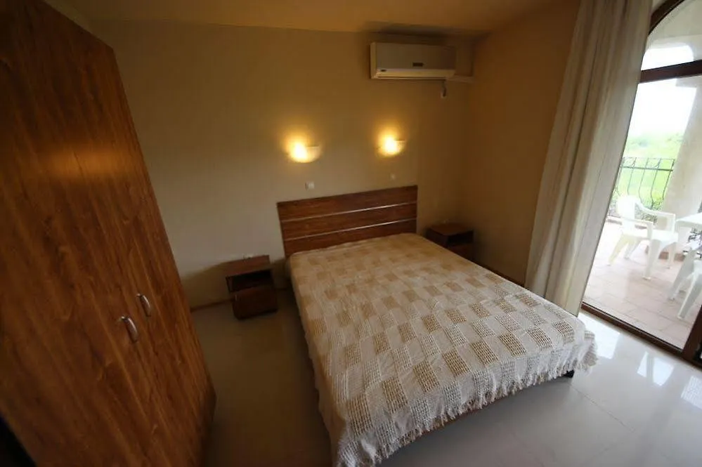 Menada Green Hills Apartments Sozopol